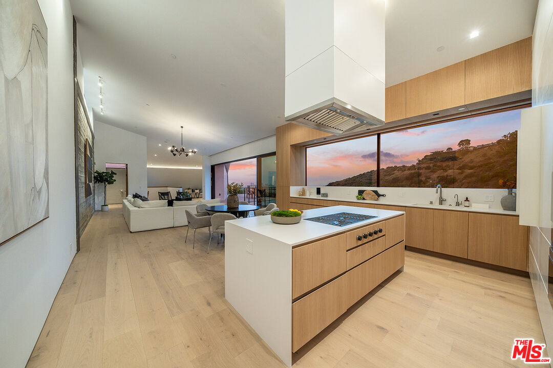 6825 Mulholland