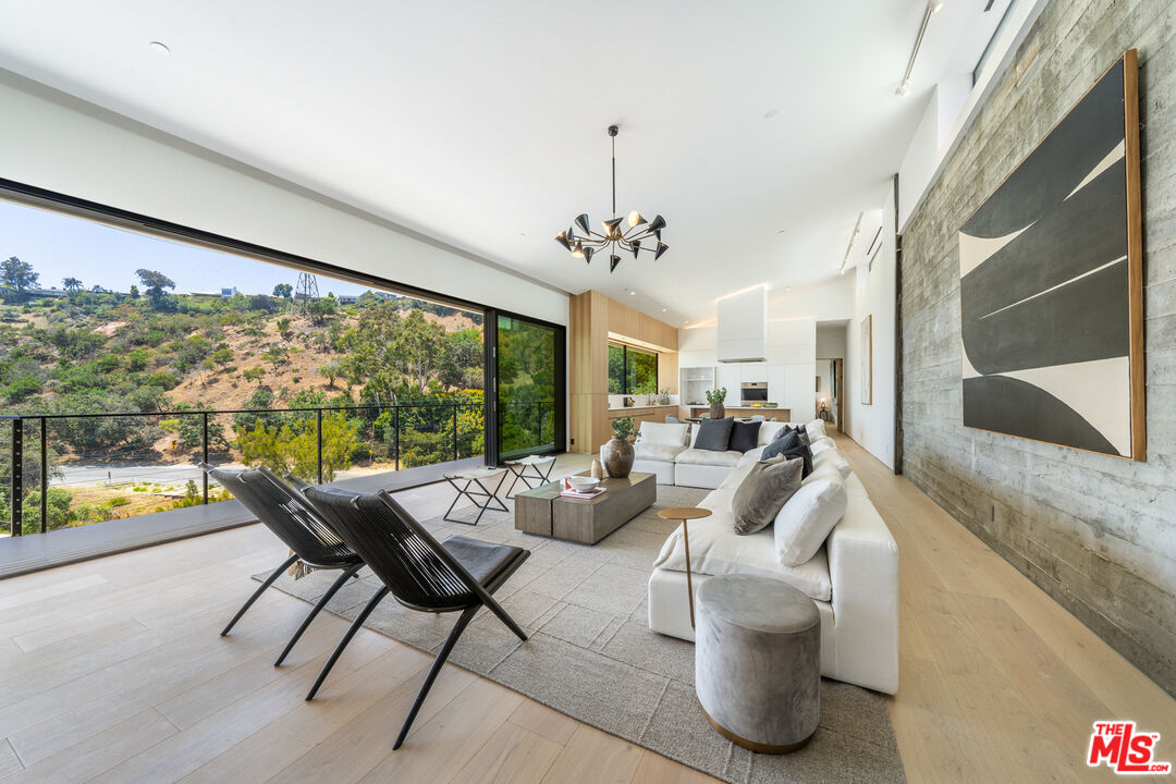 6825 Mulholland