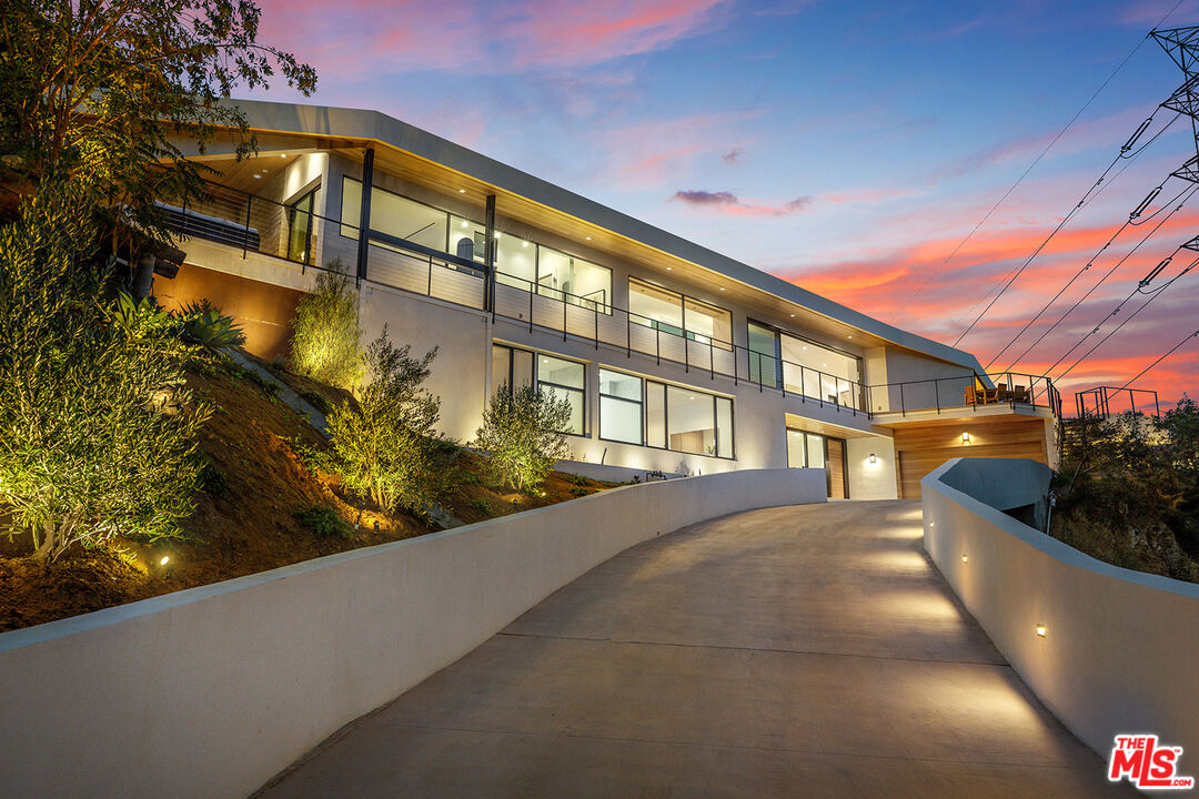 6825 Mulholland