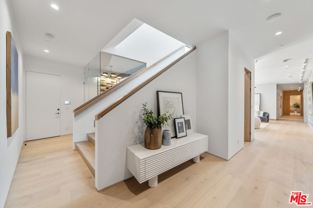 6825 Mulholland