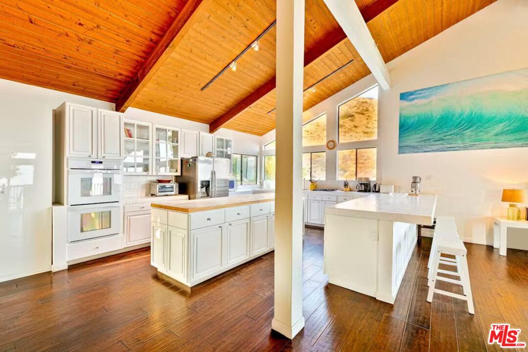 4262 Avenida De La Encinal