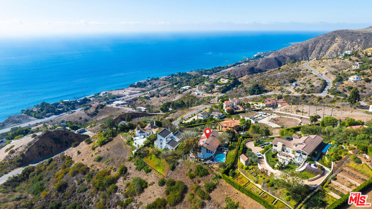 4262 Avenida De La Encinal
