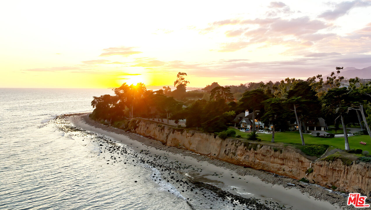 Unparalleled Oceanfront Oasis