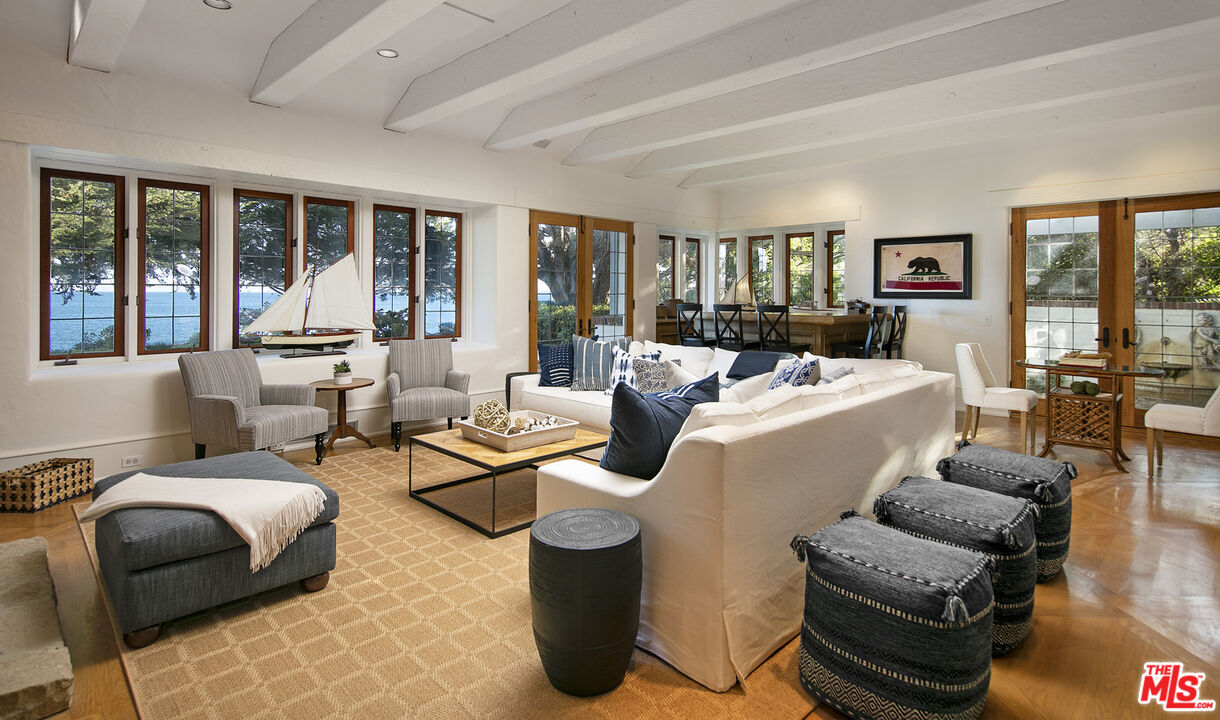 Unparalleled Oceanfront Oasis