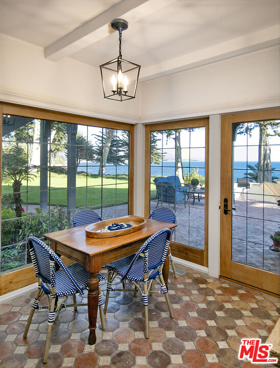 Unparalleled Oceanfront Oasis