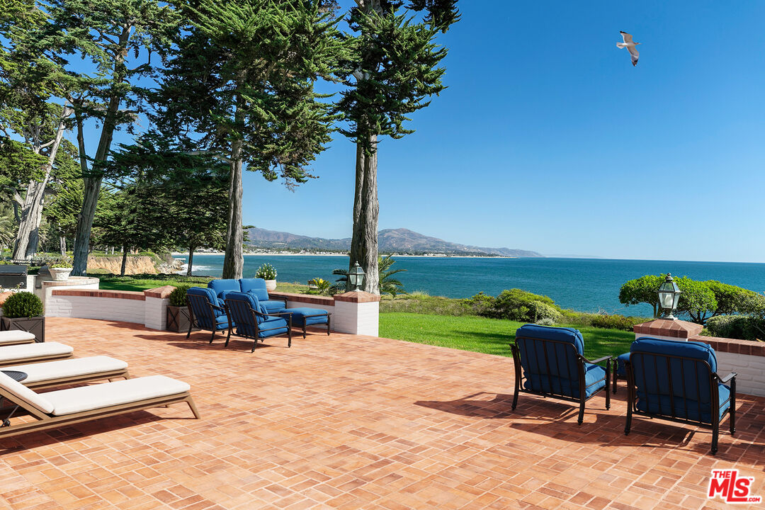 Unparalleled Oceanfront Oasis