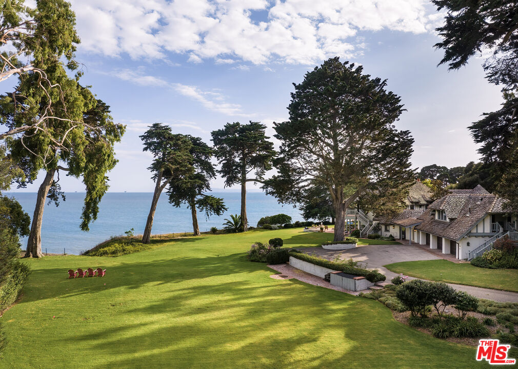 Unparalleled Oceanfront Oasis