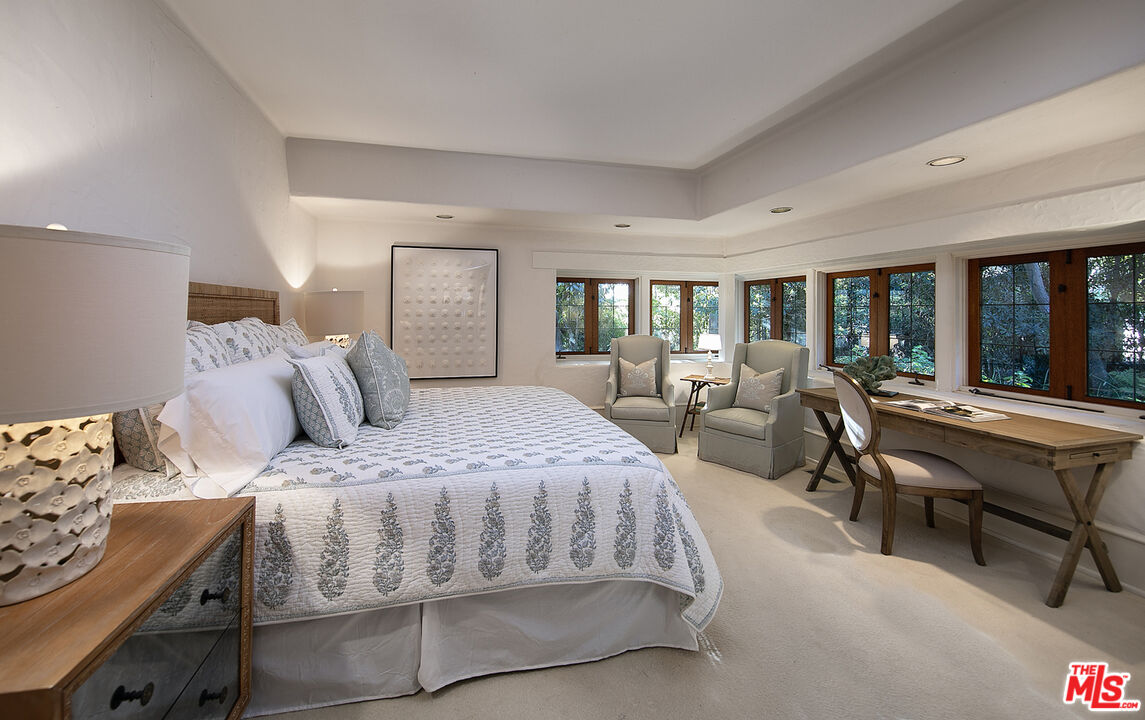 Unparalleled Oceanfront Oasis