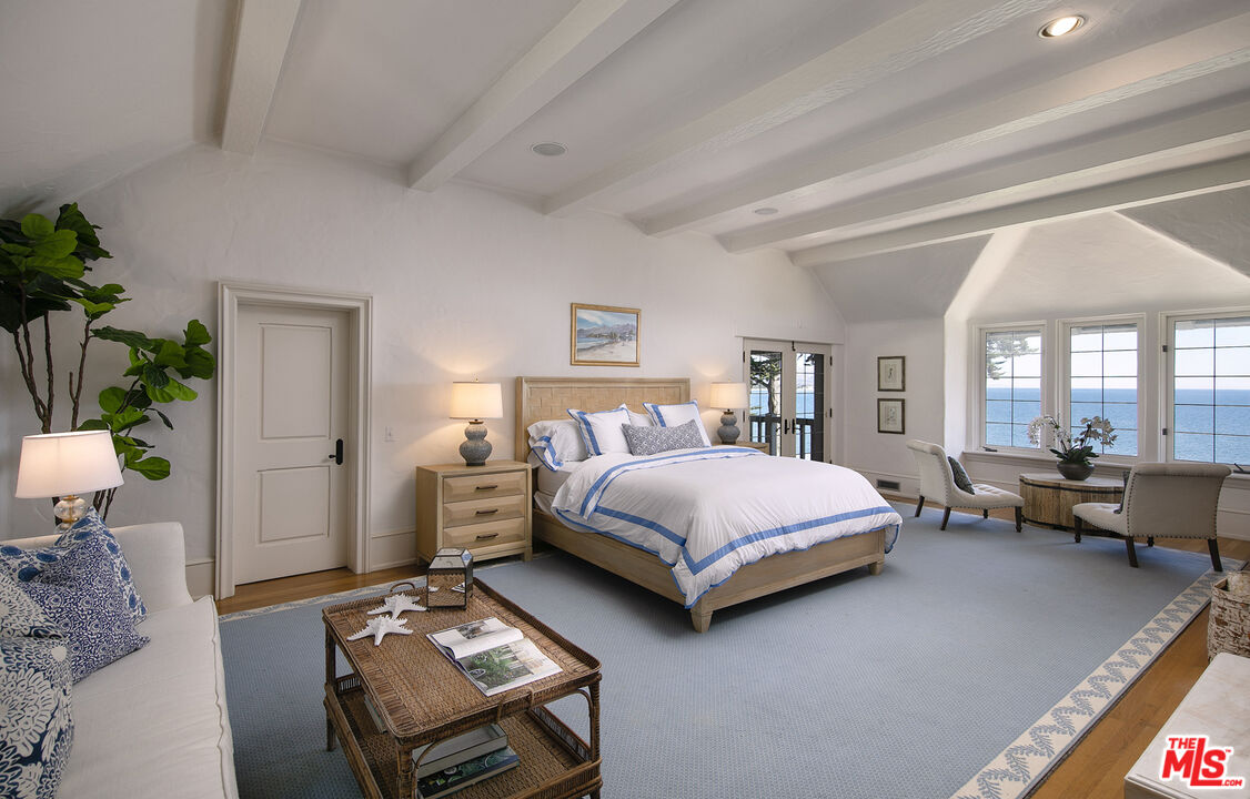 Unparalleled Oceanfront Oasis