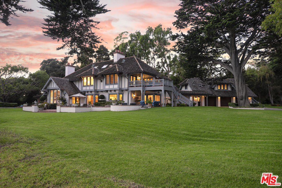 Unparalleled Oceanfront Oasis