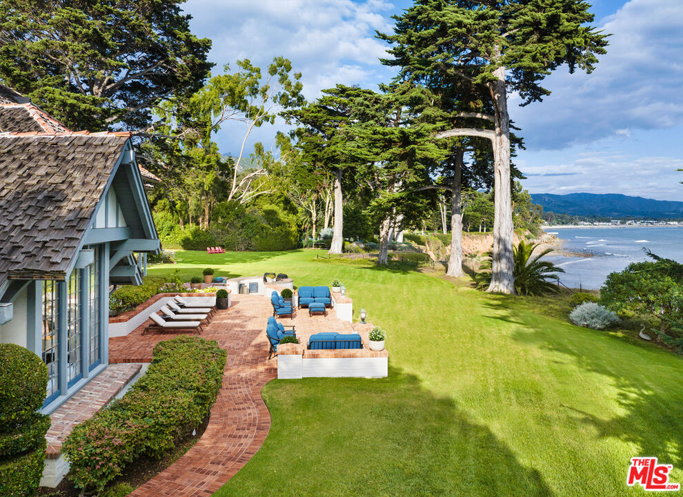 Unparalleled Oceanfront Oasis