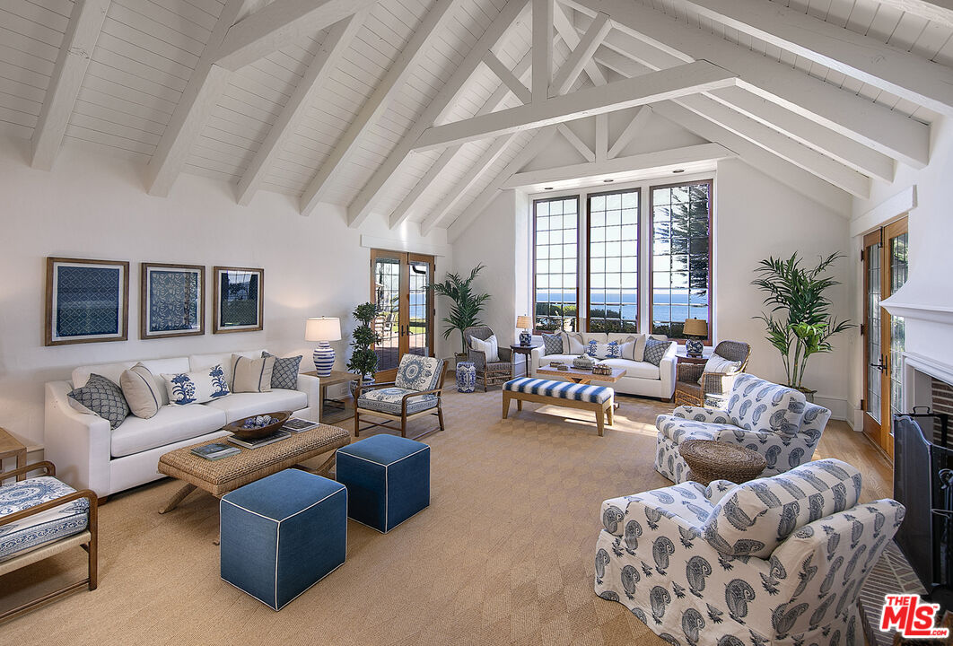 Unparalleled Oceanfront Oasis