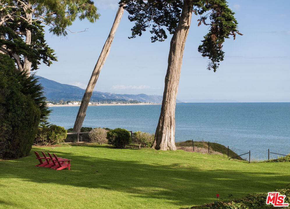 Unparalleled Oceanfront Oasis