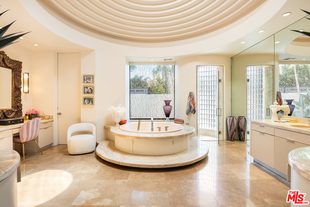 3 Mozart Ln