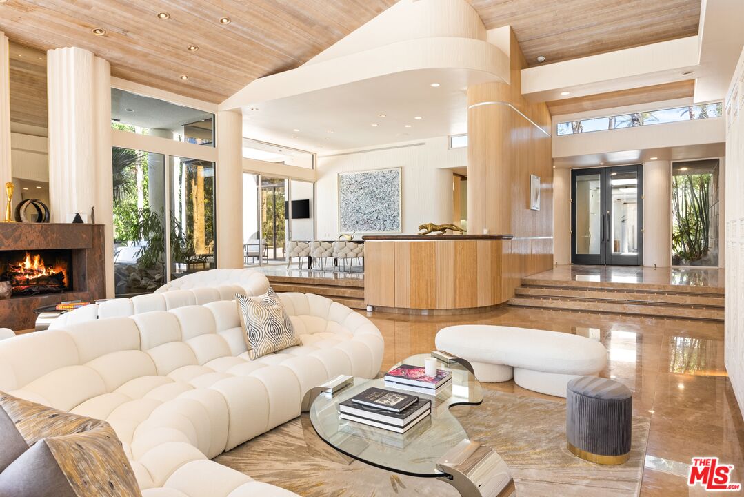 3 Mozart Ln