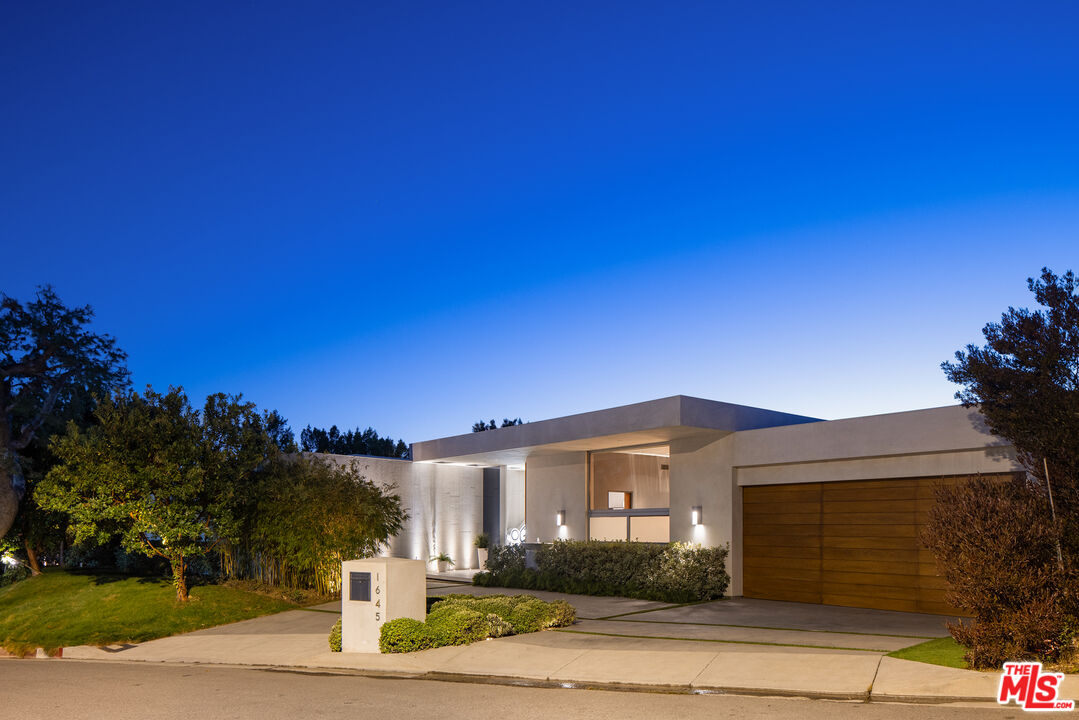 Stunning Ocean-View Trousdale Estate