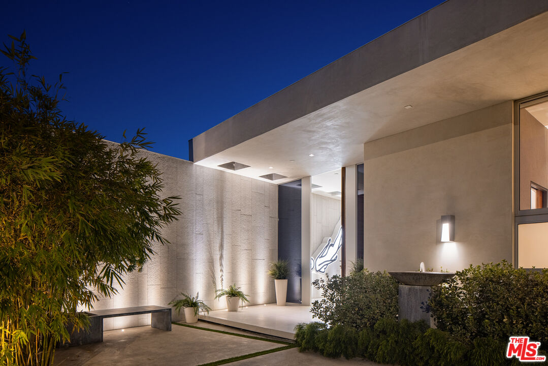 Stunning Ocean-View Trousdale Estate