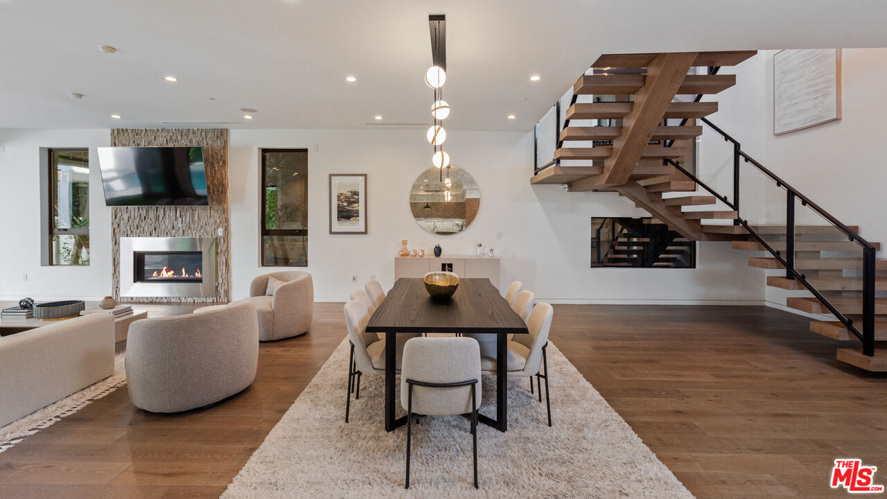 836 N Ogden Dr