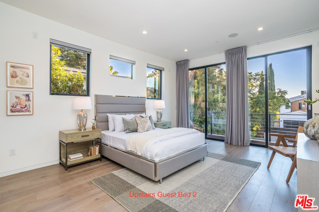 836 N Ogden Dr