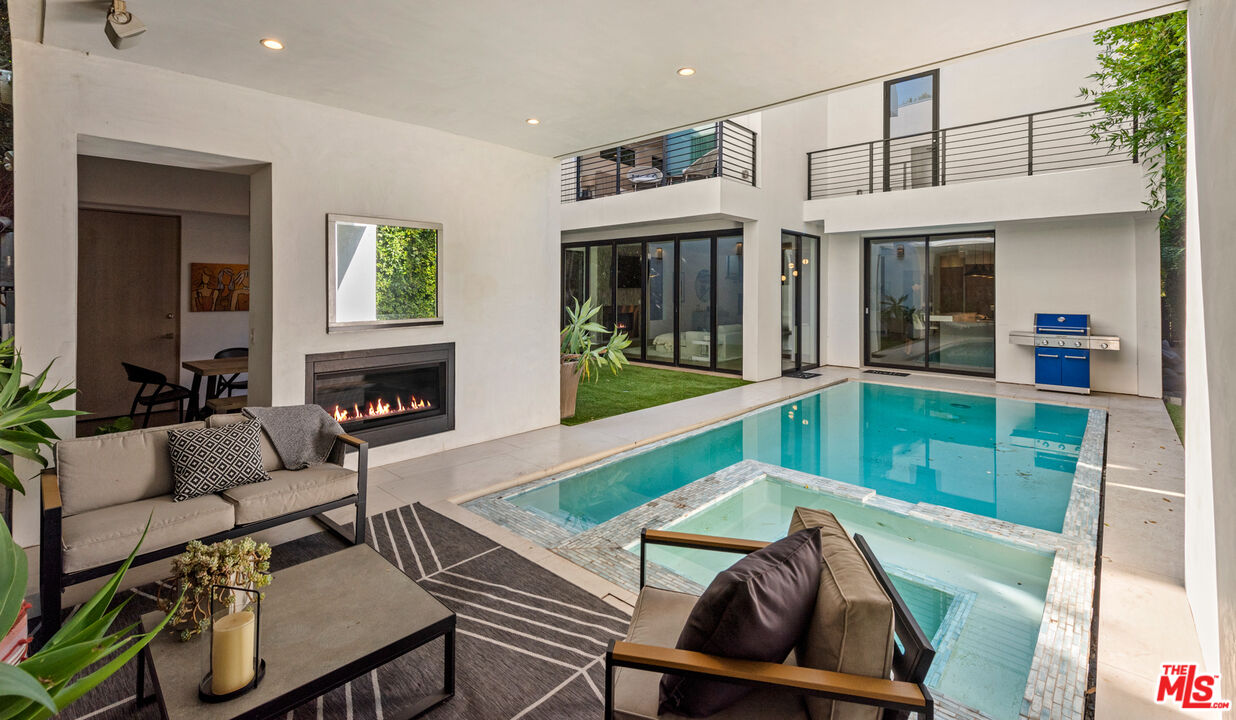 836 N Ogden Dr
