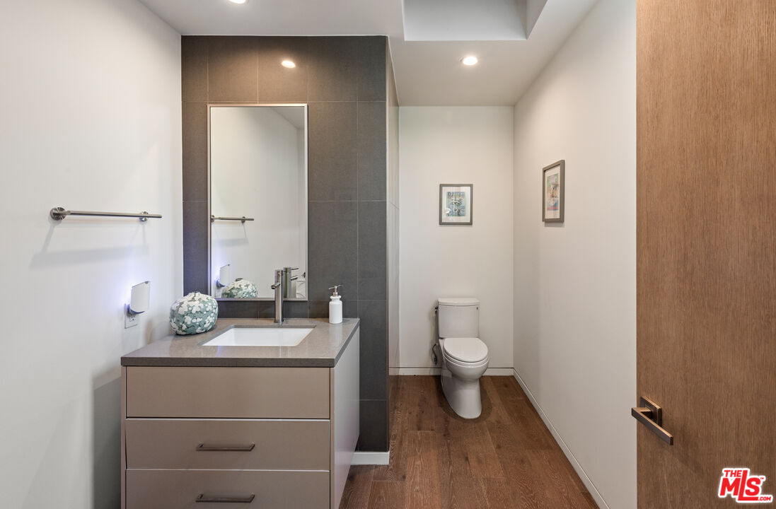 836 N Ogden Dr