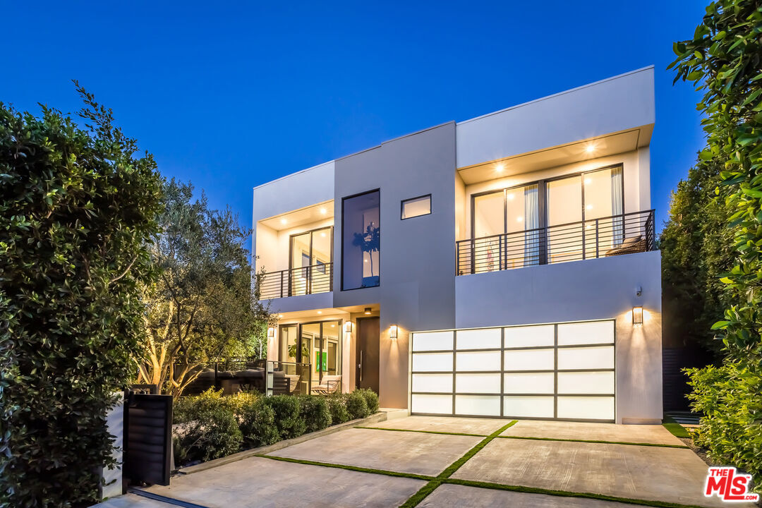 836 N Ogden Dr