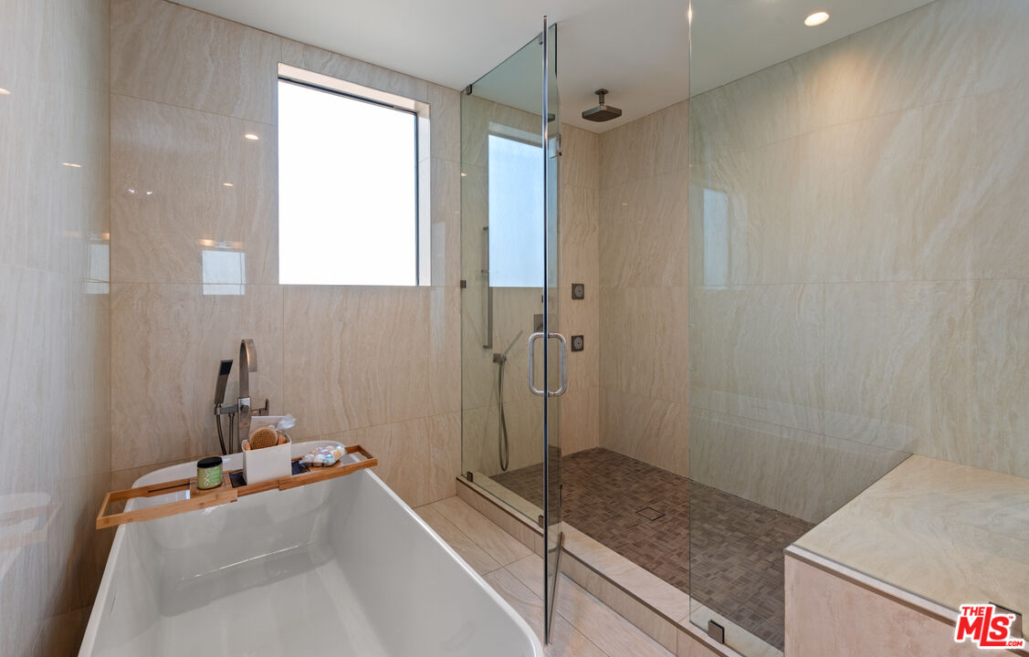 836 N Ogden Dr
