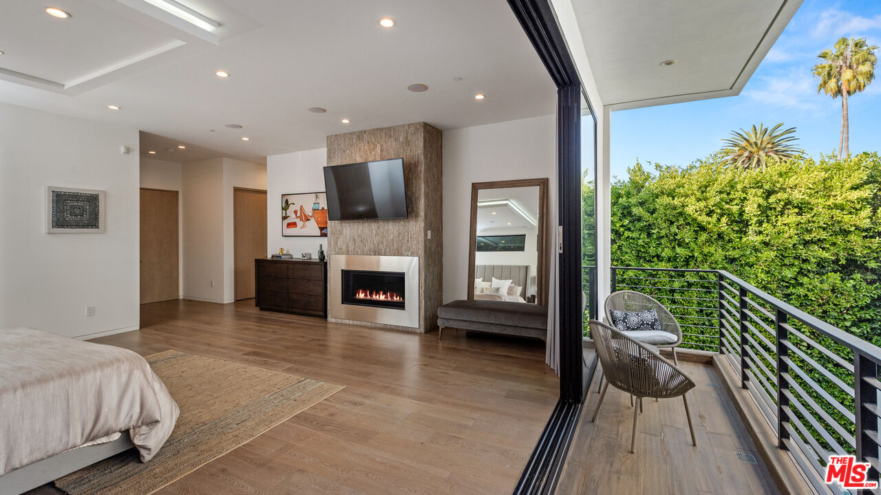 836 N Ogden Dr