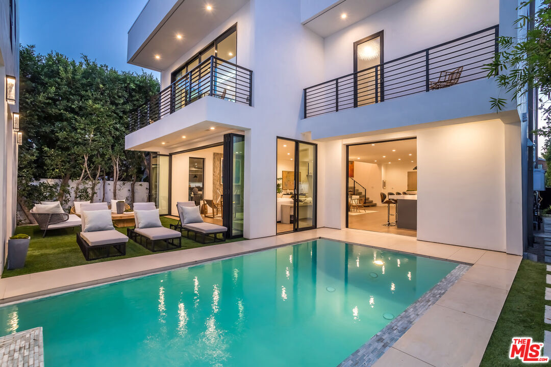 836 N Ogden Dr