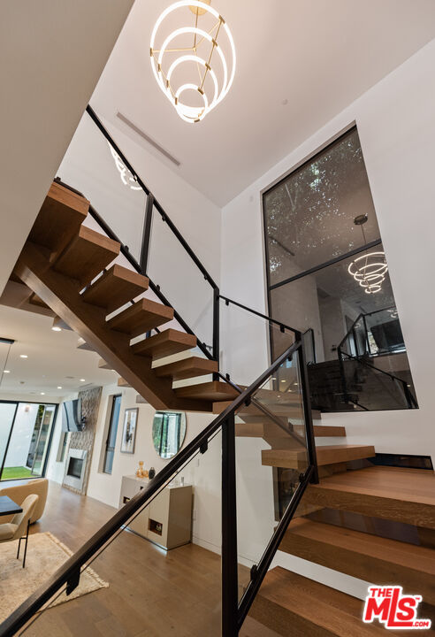 836 N Ogden Dr