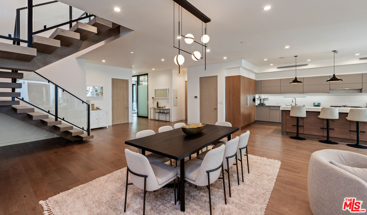 836 N Ogden Dr