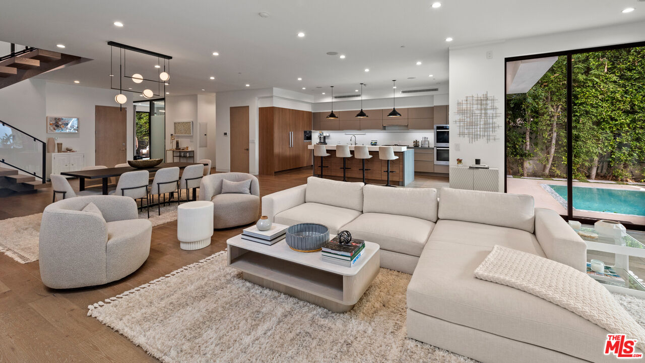 836 N Ogden Dr
