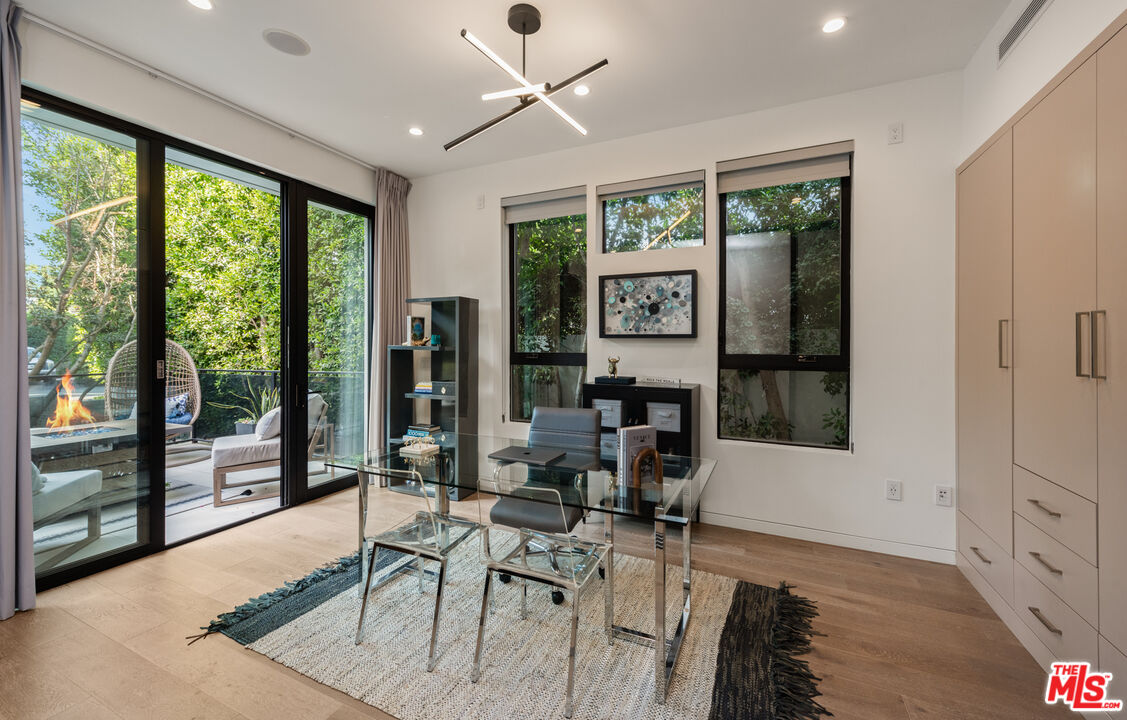 836 N Ogden Dr