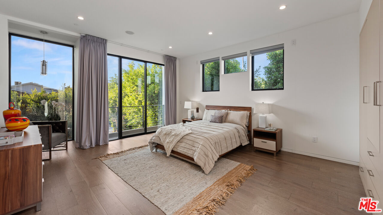 836 N Ogden Dr