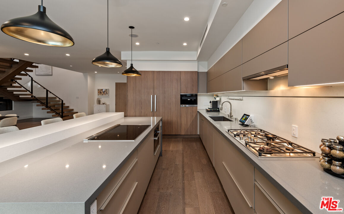836 N Ogden Dr
