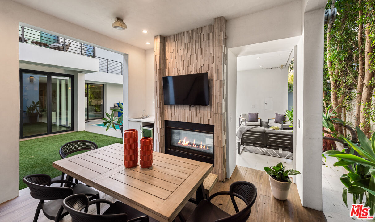 836 N Ogden Dr