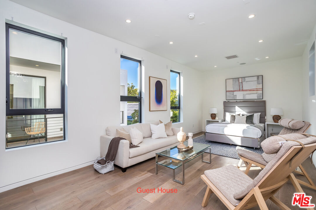 836 N Ogden Dr