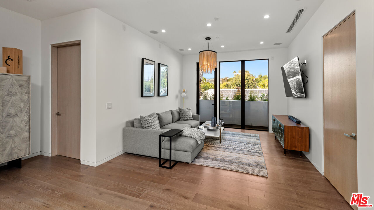 836 N Ogden Dr