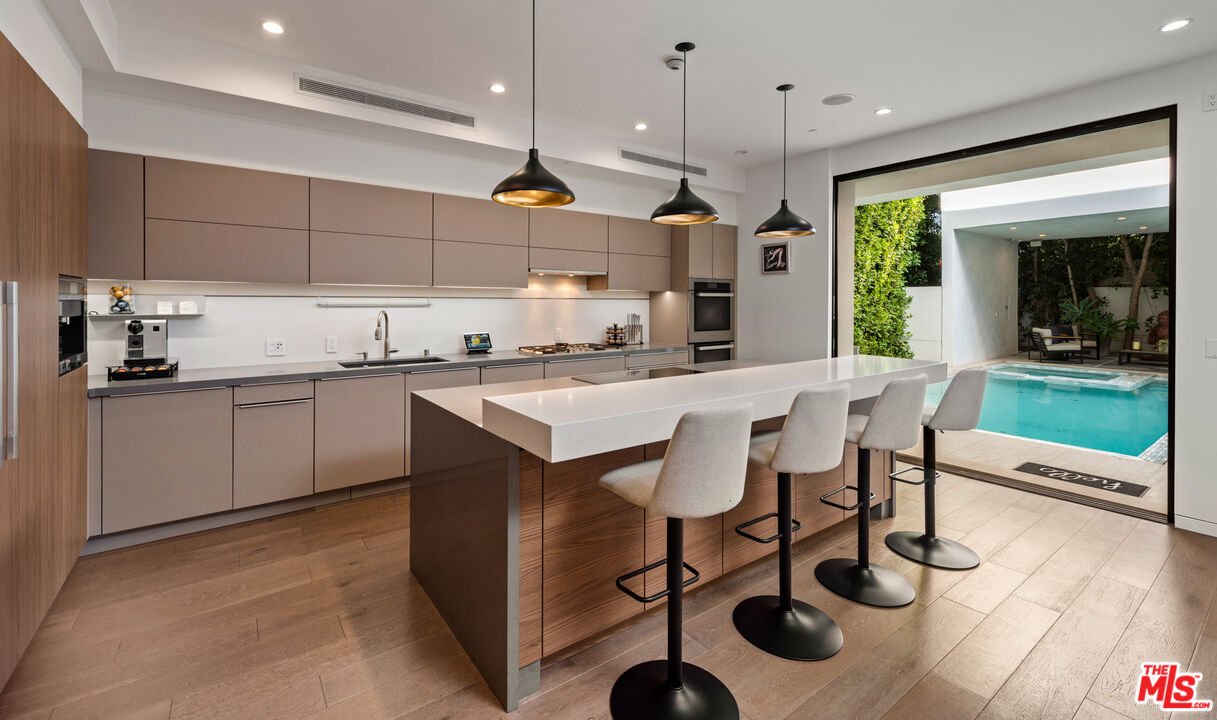 836 N Ogden Dr