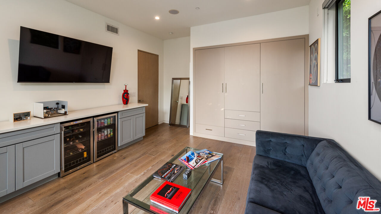 836 N Ogden Dr