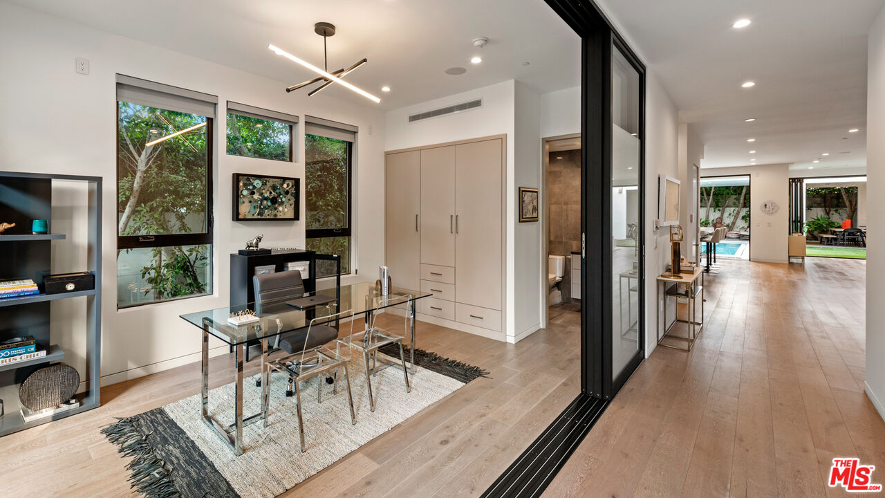 836 N Ogden Dr
