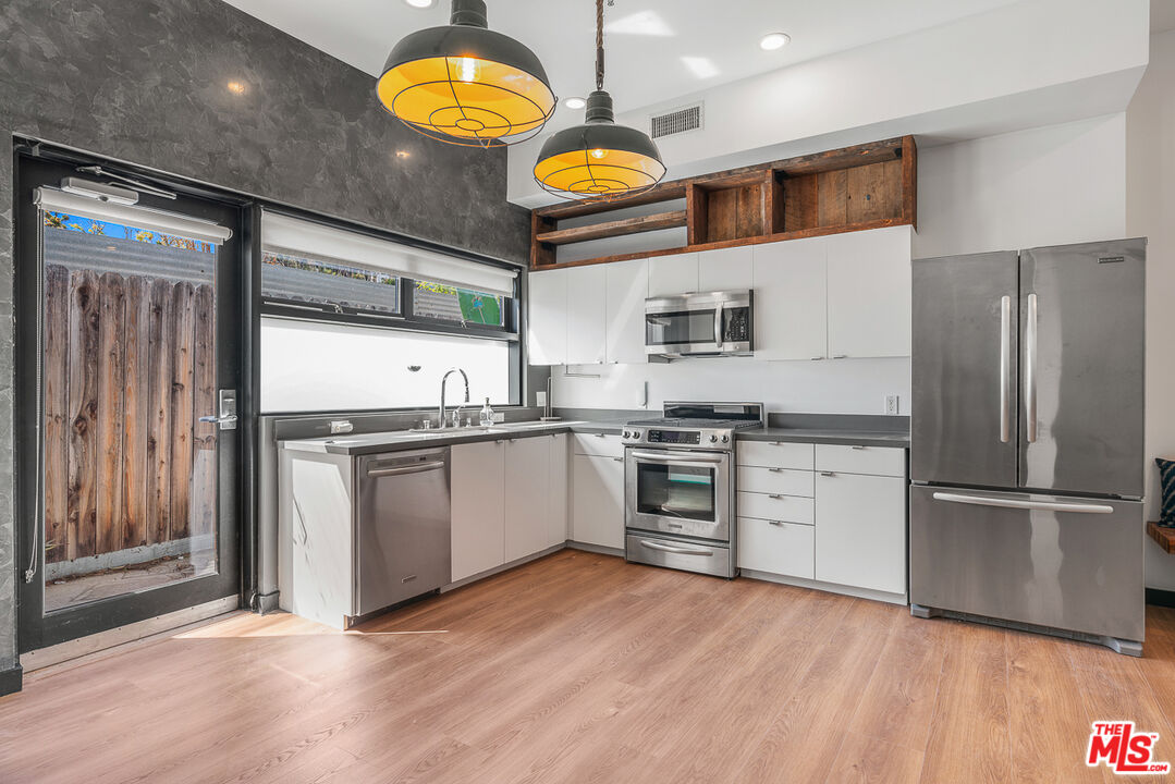 815 Hampton Dr Unit: 4