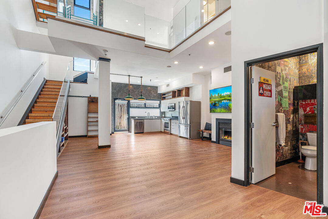 815 Hampton Dr Unit: 4