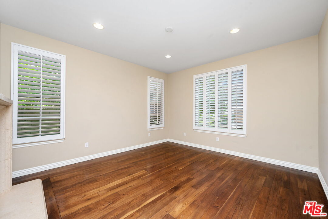 Calabasas, CA, 91302