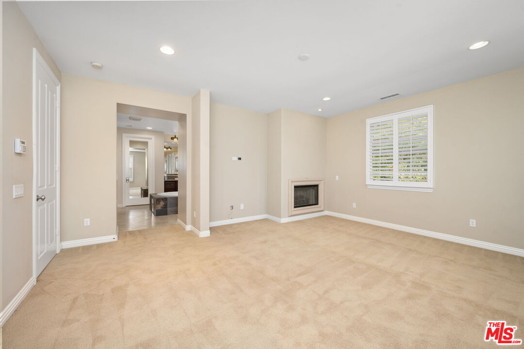 Calabasas, CA, 91302