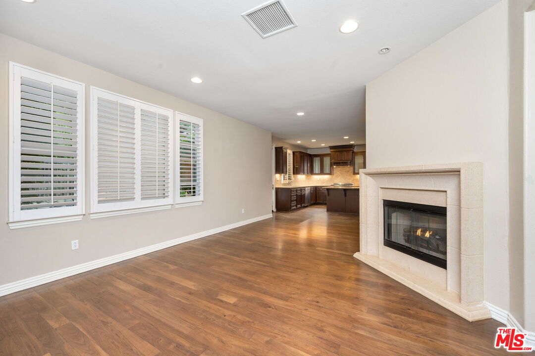 Calabasas, CA, 91302