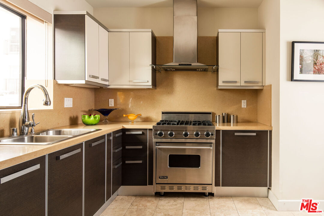 8788 Shoreham Drive Unit: 10