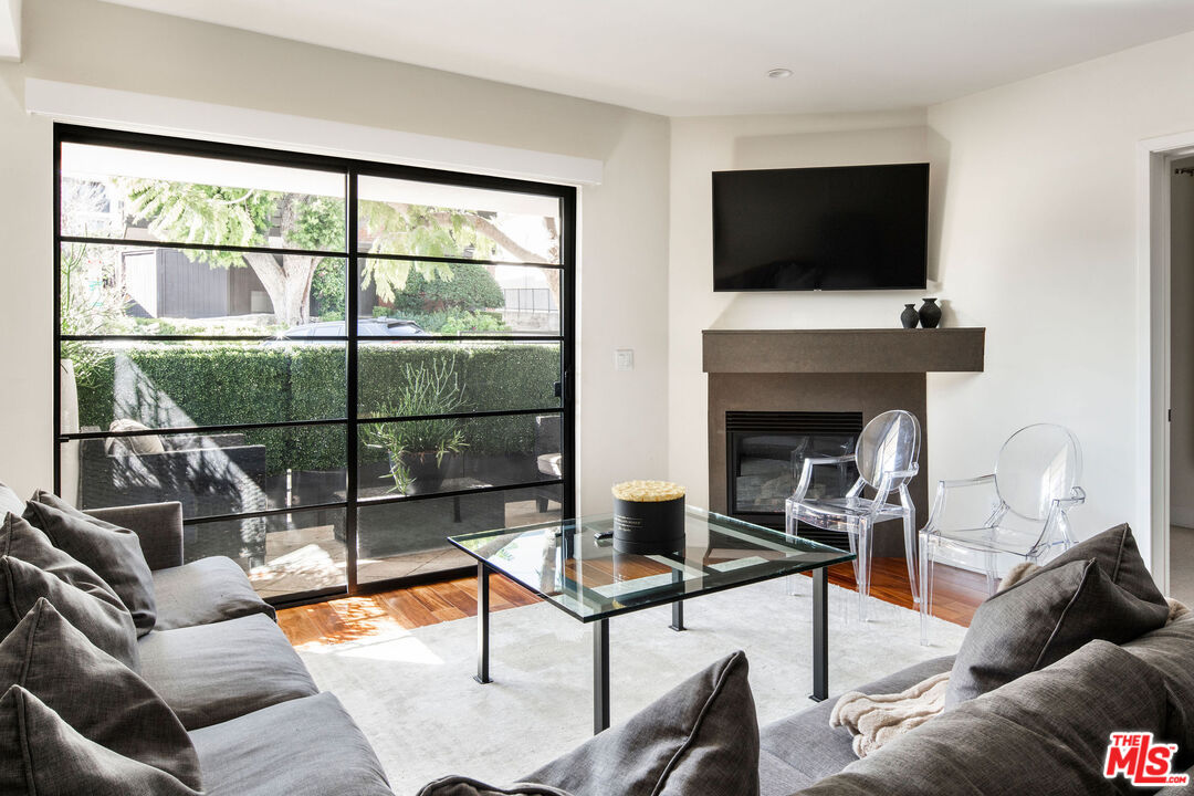 8788 Shoreham Drive Unit: 10