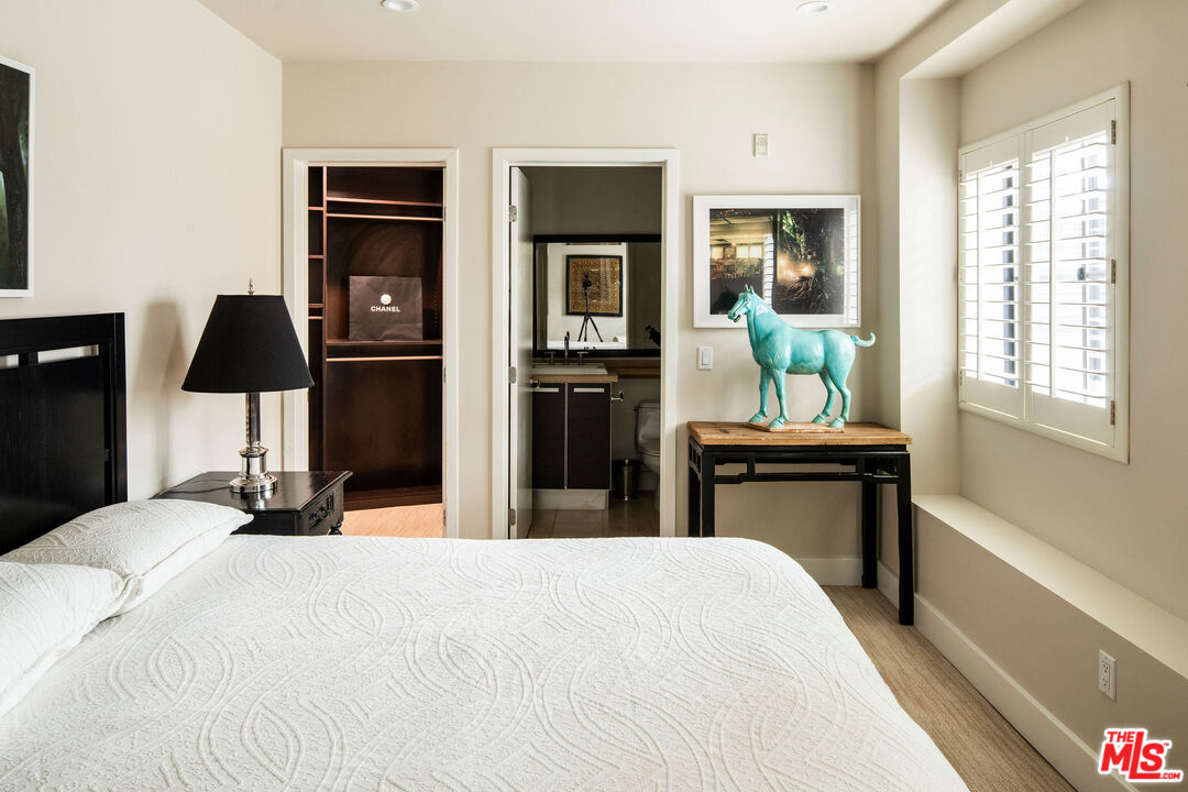 8788 Shoreham Drive Unit: 10