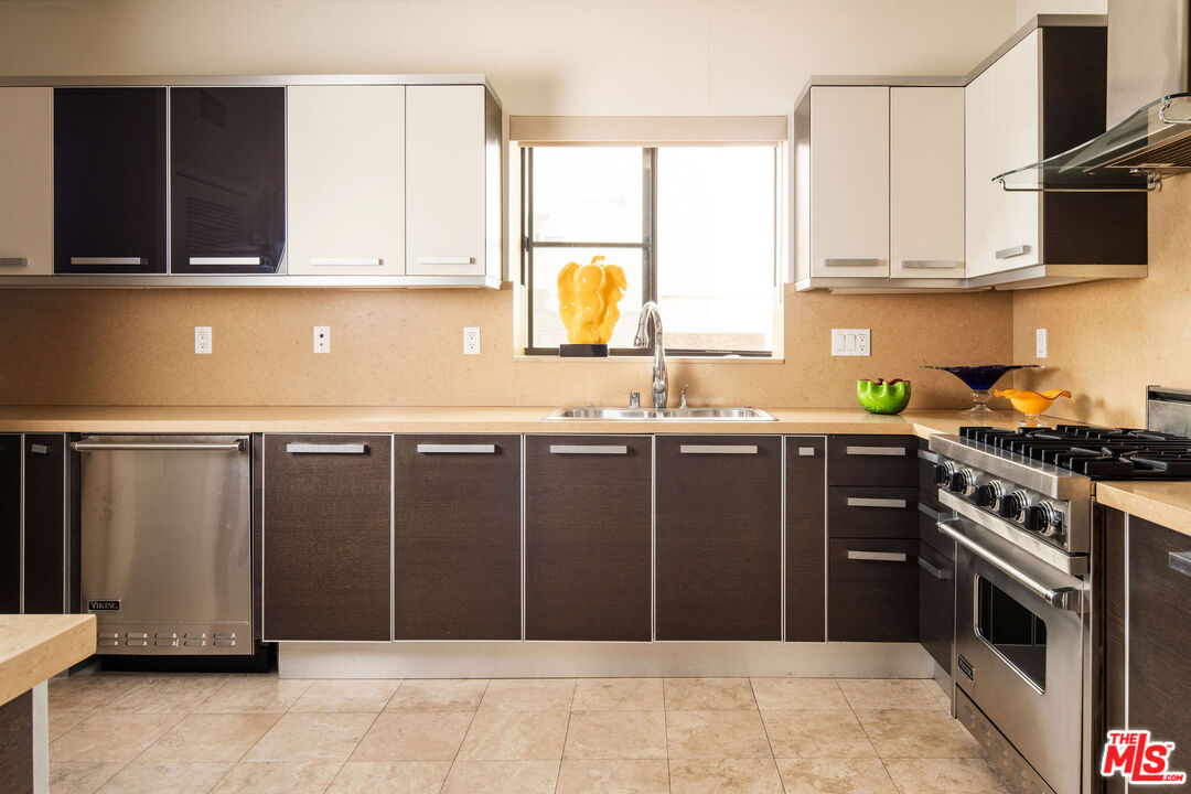 8788 Shoreham Drive Unit: 10
